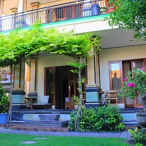 Cr Tris Guest house Seminyak (Bali)